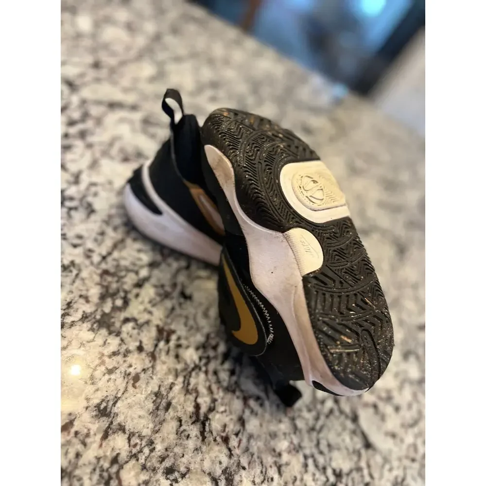 Nike team hustle youth shoes 3.5 black gold white